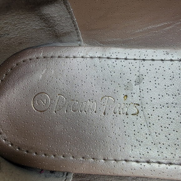 Elegant White Kids Shoes with Pearl Strap - Picture 2 of 12